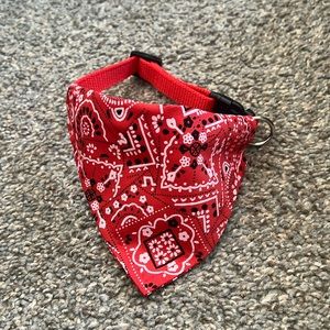 Dog/cat collar with bandana